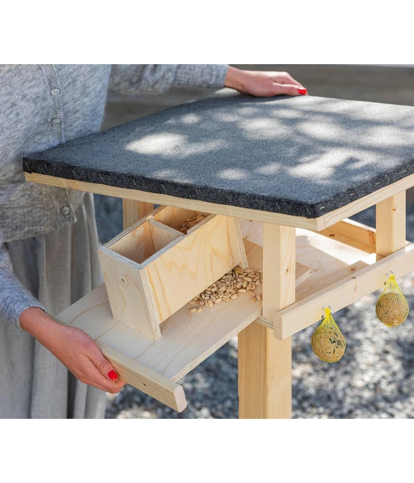 Dehner Natura Futterhaus Karwendel, Natur, Inkl. Ständer, Ca. B84,3/H127,2/T84,3 Cm 13 Dehner Natura Futterhaus Karwendel, Natur, Inkl. Ständer, Ca. B84,3/H127,2/T84,3 Cm – Bild 11